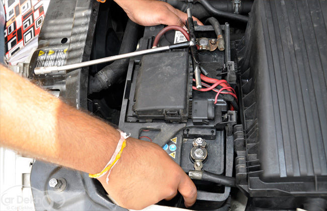 check-battery-mountings