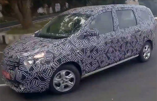 Renault Lodgy Mpv Spotted Again Launch Early Next Year Business Standard News