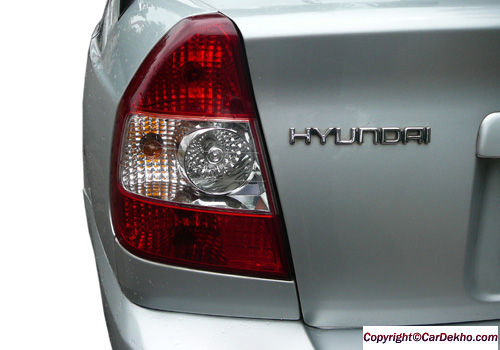 Hyundai Accent - Left TailLight Exterior Photo