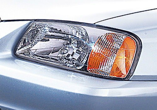 Hyundai Accent - HeadLight Exterior Photo