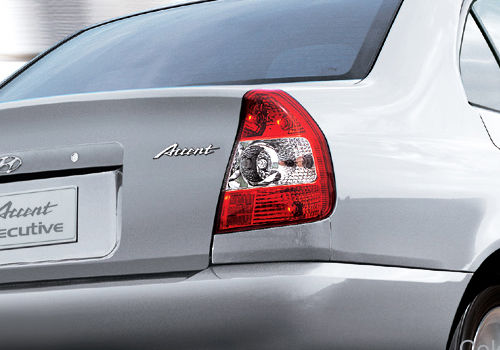 Hyundai Accent - Right TailLight Exterior Photo
