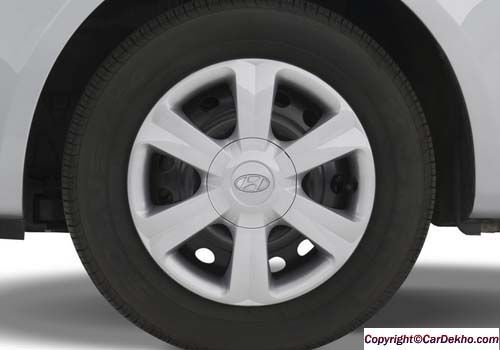 Hyundai Accent Executive Wheel Pictures