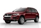 Volkswagen Touareg Front Angle Low View Exterior Photo