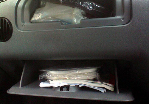Chevrolet Aveo U-VA 1.2 - Glove Box Open Interior Photo