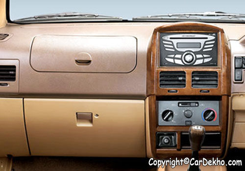 Chevrolet Tavera B2-10 seats BSIII - Passanger's View Interior Photo