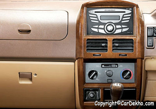 Chevrolet Tavera B2-10 seats BSIII - Front AC Controls Interior Photo