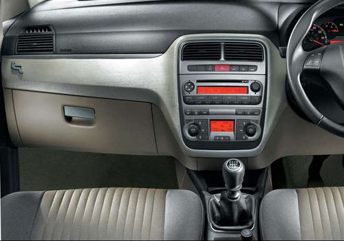 Fiat Grande Punto - Front AC Controls Interior Photo