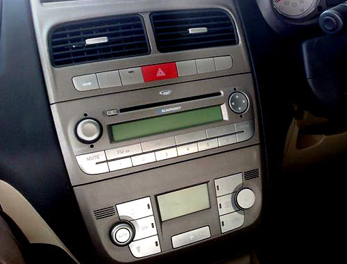Fiat Linea - Stereo Interior Photo