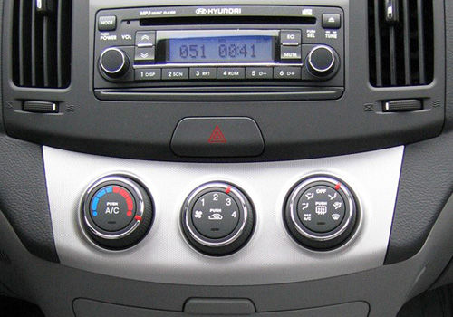 Hyundai Accent - Rear AC Controls Interior Photo