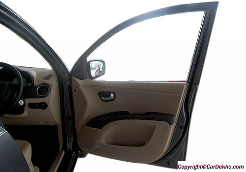 Hyundai i10 Magna - Inside Of Driver's Side Open Door Interior Photo