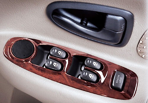 Hyundai Accent - Driver's Side Inside Door Control Interior Photo