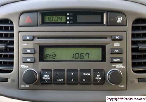 Hyundai Accent - Stereo Interior Photo