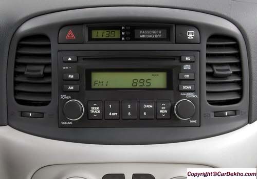 Hyundai Accent - Front AC Controls Interior Photo