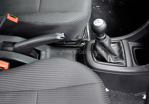 Maruti Swift Ldi BSIII - Front Center Divider Interior Photo