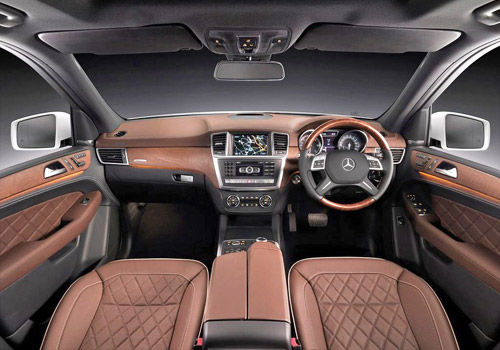 Mercedes-Benz M-Class ML 320 CDI 4Matic DashBoard Interior Photo