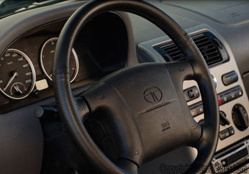 Tata New Safari DICOR 2.2 VX 4x4 - Steering Wheel Interior Photo