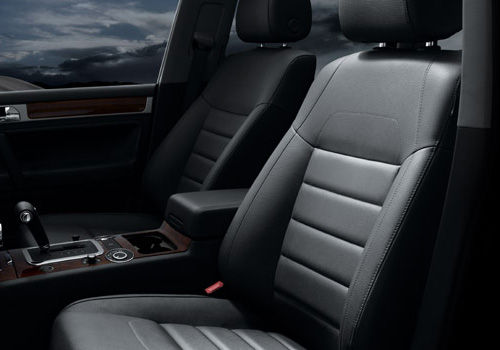 Volkswagen Touareg - Front Seats Interior Photo
