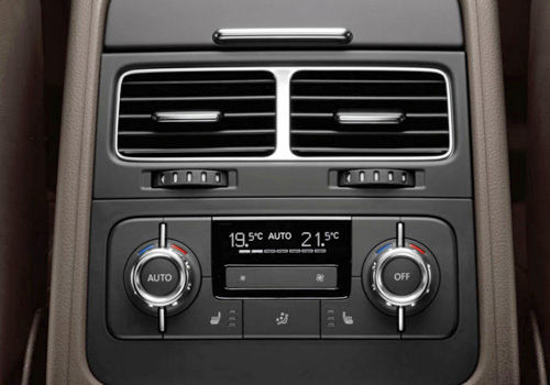 Volkswagen Touareg - Front AC Controls Interior Photo