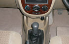 Chevrolet Optra Magnum 2.0 LT Gear Shifter Pictures