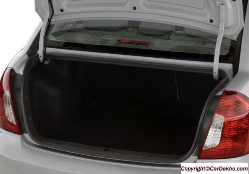 Hyundai Accent Executive Trunk Open Pictures